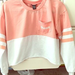 Peach and white shirt that says queen and stripes